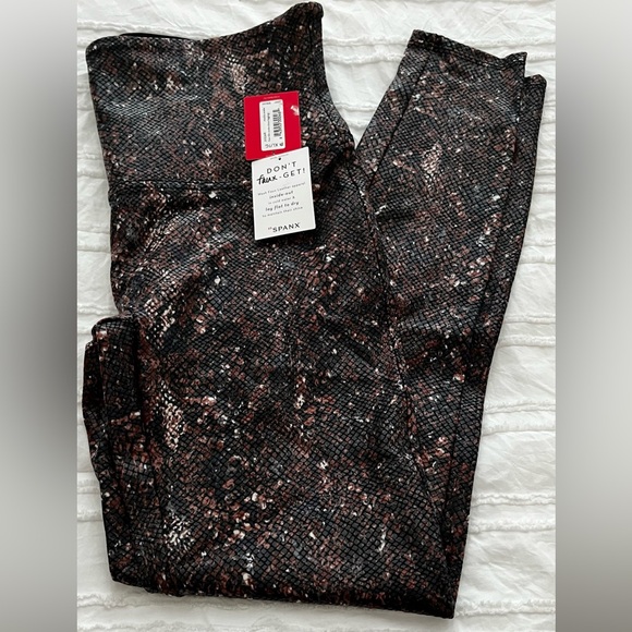 NWT Spanx Snakeskin Black and Pink Patterned Leggings - Picture 8 of 8